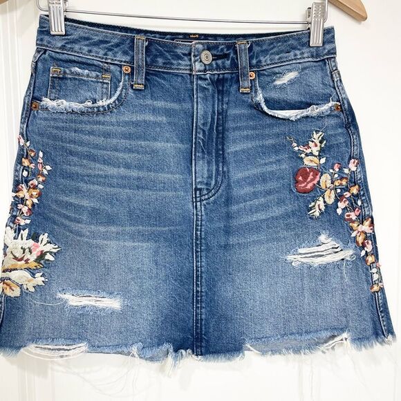 Abercrombie & Fitch Floral Embroidered Distressed  Skirt - Boho Chic size 26 - Picture 1 of 8